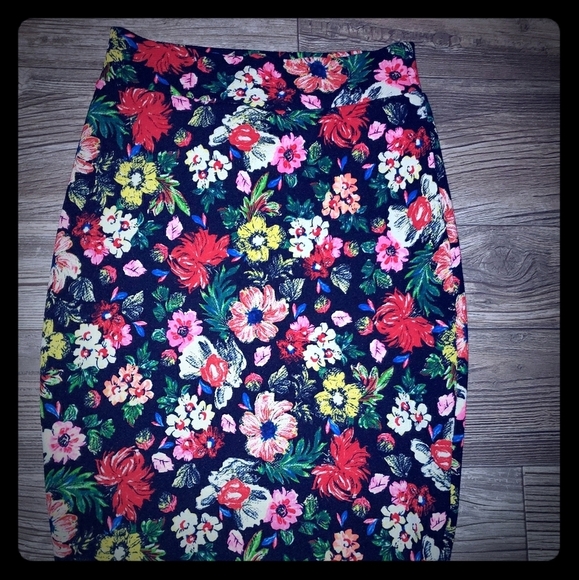 Fashionable Floral Pencil Skirt ✏ 😍 ♥ 👌 - Picture 1 of 5